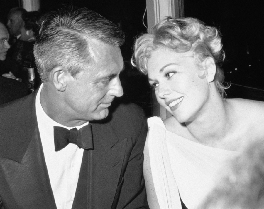 Cary Grant and Kim Novak made quite the splash at Cannes in 1959. The pair danced at the screening of 