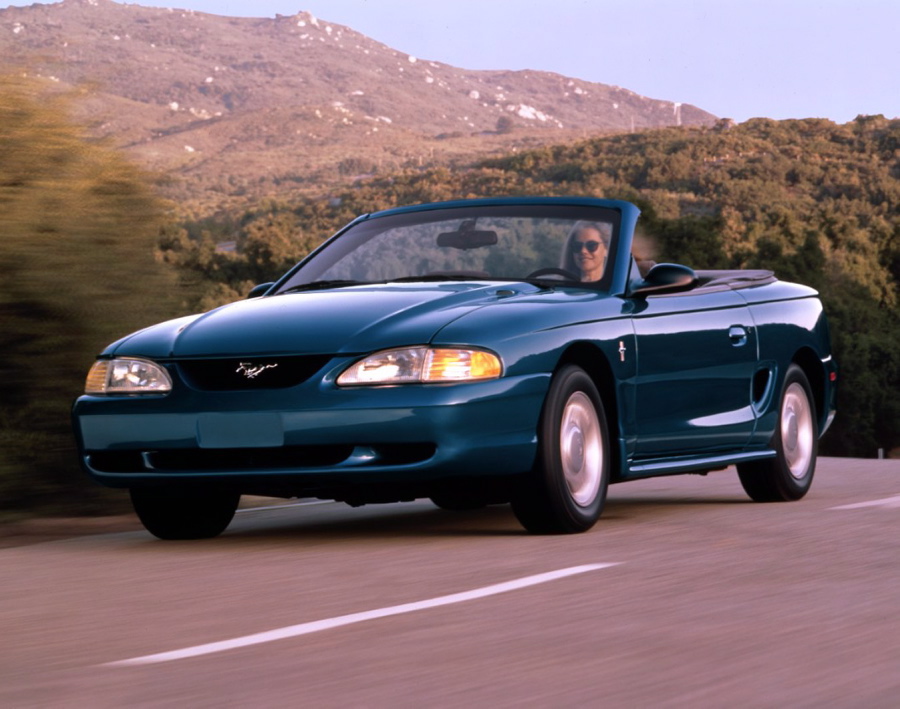 The fourth-generation Mustang also brought back the convertible option, although hatchback and notchback models were discontinued.