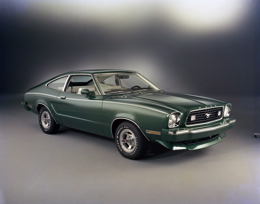 During the late 70s when no convertible Mustang was available, Ford offered T-top removable glass panels as an open-roof option to those longing for the performance of the Mustang with the airiness of a convertible.